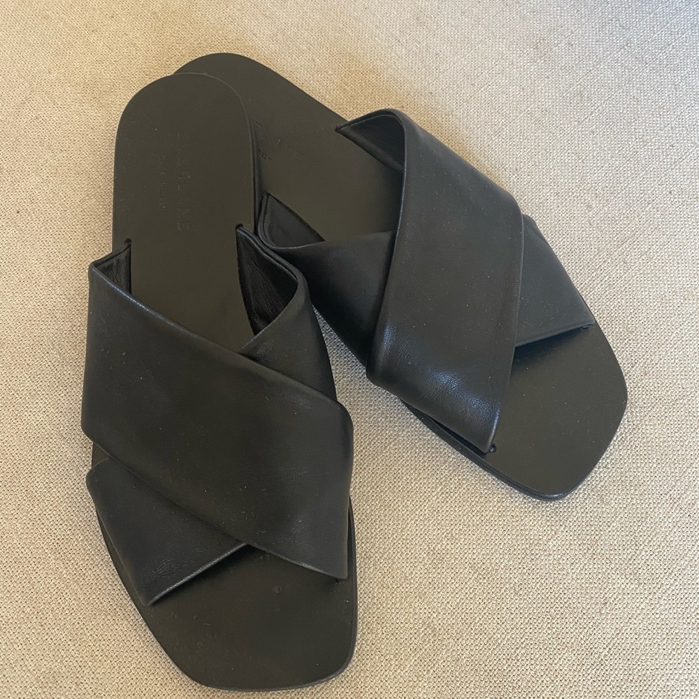 Everlane black sandals